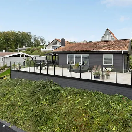 Karli - 330m To The Fjord By Interhome