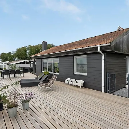 Karli - 330m To The Fjord By Interhome *